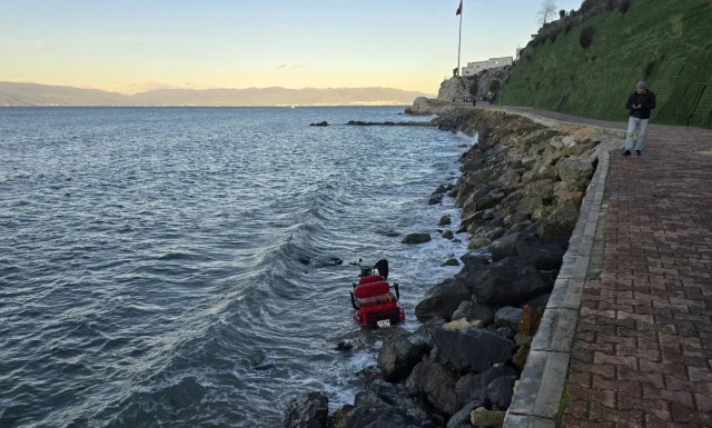 Bursa'da denize düşen motosikletteki 2 kişi yaralandı