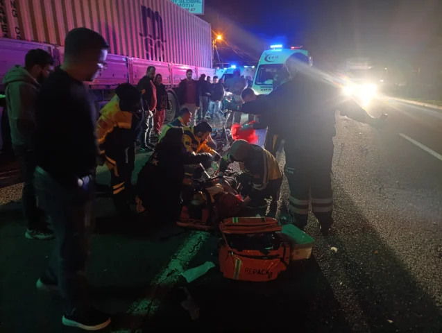 Manisa'da Korkunç Kaza: Otomobil Önce Yayaya Sonra Tıra Çarptı