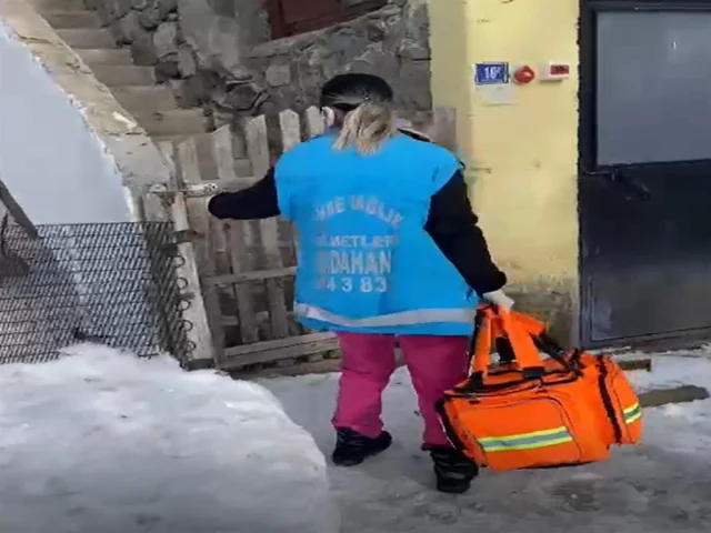 Ardahan'da evde sağlık hizmetleri kar ve soğuğa rağmen sürüyor