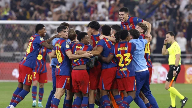 İspanya Süper Kupası'nı Real Madrid'i 3-2 yenen Barcelona kazandı