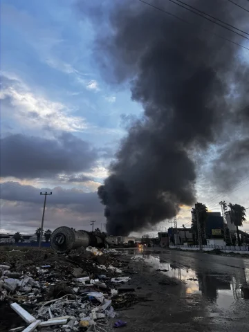 Mersin'de Geri Dönüşüm Fabrikasında Yangın Çıktı