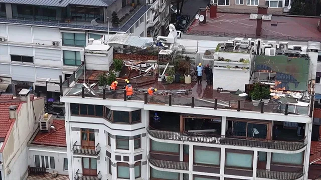 Ünlülere fuhuş ve uyuşturucu operasyonu yapılan Bebek Otel'in bir kısmı yıkıldı! 