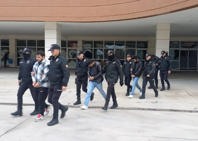 Manisa merkezli 6 ilde DEAŞ operasyonunda 7 kişi yakalandı