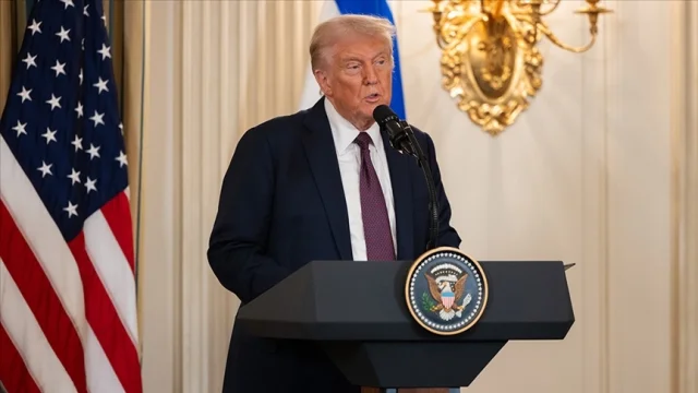 Trump'tan İranlılara Çağrı: 'Kurumları Ele Geçirin, Yardım Geliyor'