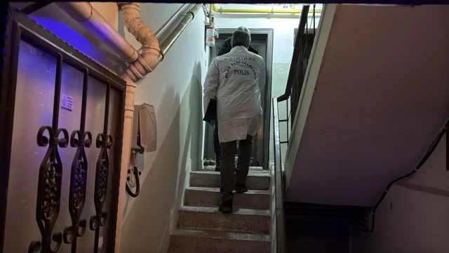 Karabük'te 77 Yaşındaki Adam Apartman Merdiven Boşluğunda Ölü Bulundu