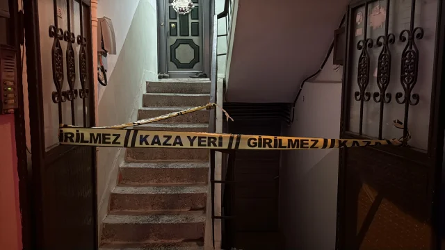 Karabük'te 77 Yaşındaki Adam Apartman Merdiven Boşluğunda Ölü Bulundu