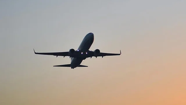 İran hava sahası uçuşlara yeniden açıldı