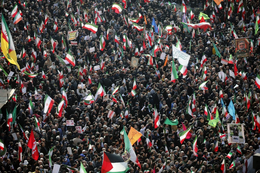 İran'da protestolarda öldürülenlerin yakınları yaşadıklarını BBC'ye anlattı: Cenaze törenine bile izin verilmiyor 