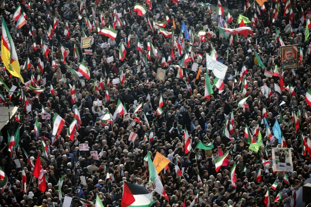 İran'da protestolarda öldürülenlerin yakınları yaşadıklarını BBC'ye anlattı: Cenaze törenine bile izin verilmiyor 