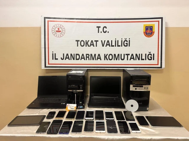 Sahte Site ile Dolandırıcılık Yapan Çete Çökertildi