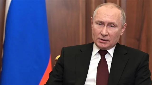 Vladimir Putin, Ukrayna'da ateşkes ilan ettiğini bildirdi