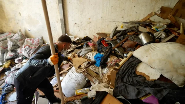 Mersin'de Şoke Eden Görüntü: Evden 168 Ton Çöp Çıktı