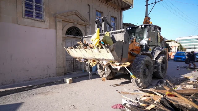 Mersin'de Şoke Eden Görüntü: Evden 168 Ton Çöp Çıktı