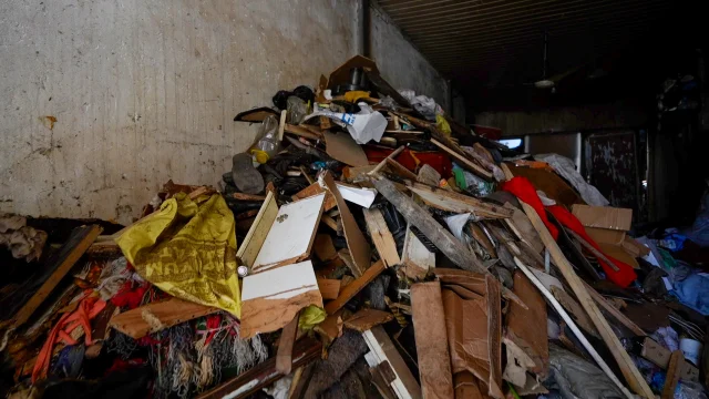 Mersin'de Şoke Eden Görüntü: Evden 168 Ton Çöp Çıktı
