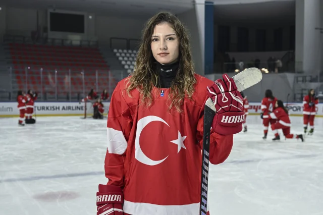 18 Yaş Altı Kadın Buz Hokeyi Milli Takımı Sahaya Çıkıyor