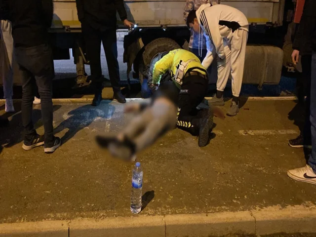 Bursa'da Trafik Faciası: Yakıtı Bitti, Yardım Beklerken Otomobil Çarptı