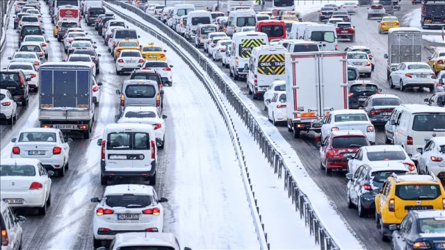 AKOM'dan uyarı! İstanbul'da kar yağışı nedeniyle 378 ihbar yapıldı