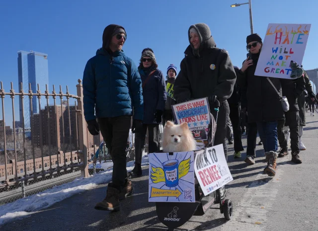 New York'ta Binlerce Kişi ICE Uygulamalarına Karşı Sokağa Çıktı