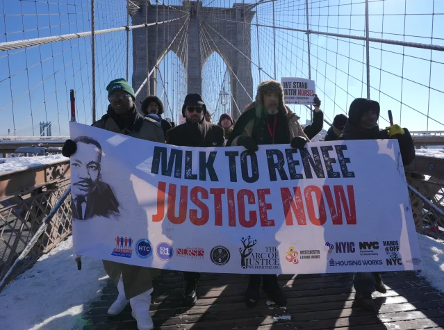 New York'ta Binlerce Kişi ICE Uygulamalarına Karşı Sokağa Çıktı