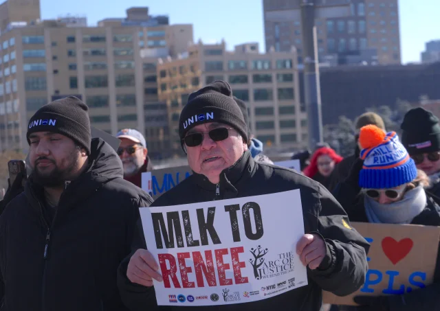 New York'ta Binlerce Kişi ICE Uygulamalarına Karşı Sokağa Çıktı