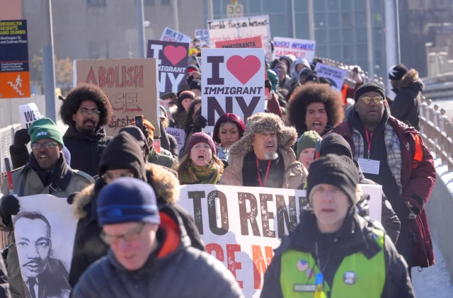 New York'ta Binlerce Kişi ICE Uygulamalarına Karşı Sokağa Çıktı
