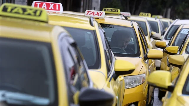Yunanistan'ın başkenti Atina'da taksiciler greve çıktı