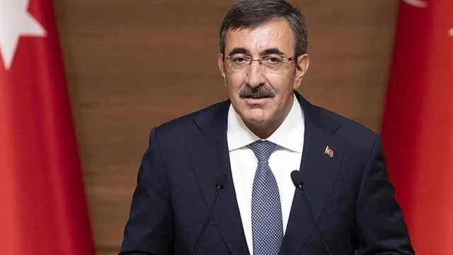 Cumhurbaşkanı Yardımcısı Yılmaz'dan Türk bayrağına yapılan hain saldırıya ilişkin açıklama!