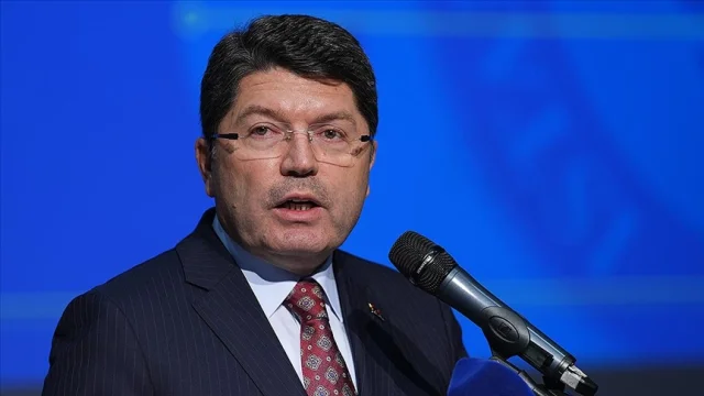 Adalet Bakanı Tunç, Bolu Kartalkaya'daki otel yangınında hayatını kaybedenleri andı