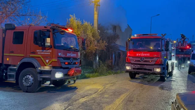 Manisa’da sanayi sitesinde yangın: Marangoz atölyesi kül oldu
