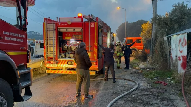 Manisa’da sanayi sitesinde yangın: Marangoz atölyesi kül oldu