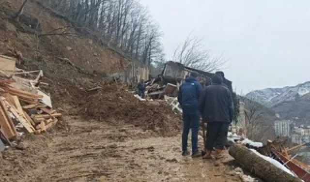 Artvin'de karların erimesi heyelana yol açtı
