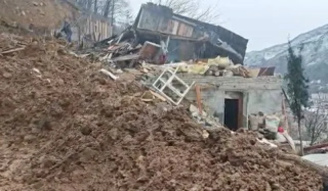 Artvin'de karların erimesi heyelana yol açtı
