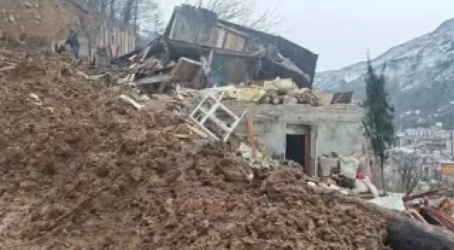 Artvin'de karların erimesi heyelana yol açtı