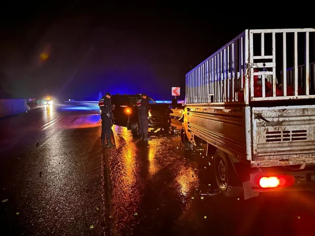 Bursa Yenişehir'de iki Kamyonet Çarpıştı: 1 Yaralı