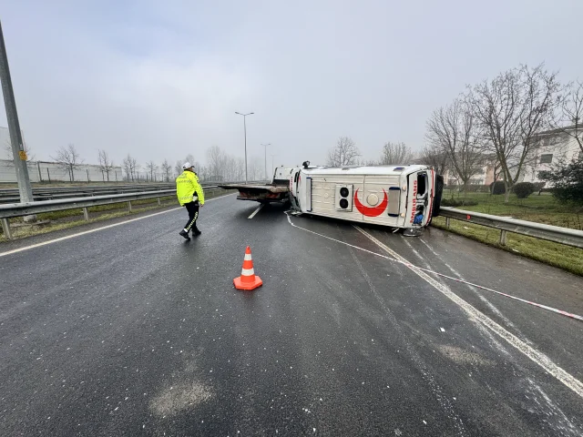 Düzce’de ambulans kazası: 2 sağlık görevlisi yaralandı