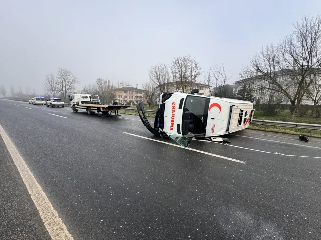Düzce’de ambulans kazası: 2 sağlık görevlisi yaralandı