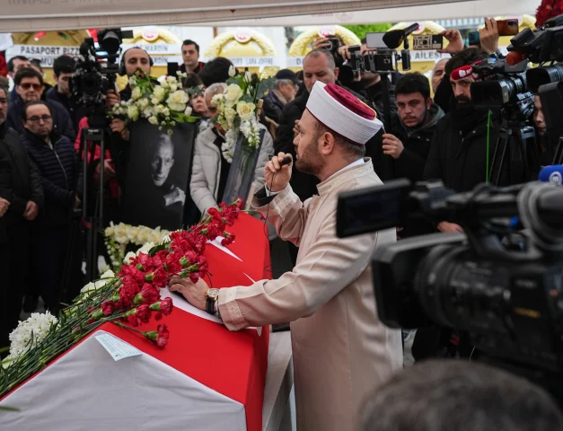 Usta Sanatçı Haldun Dormen Son Yolculuğuna Uğurlandı