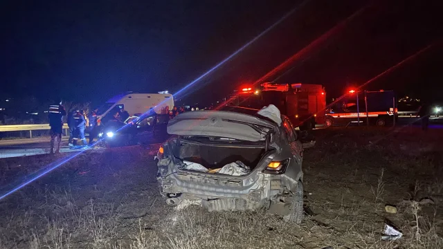 Çorum'da Trafik Kazası: İki otomobil Birbiriyle Çarpıştı