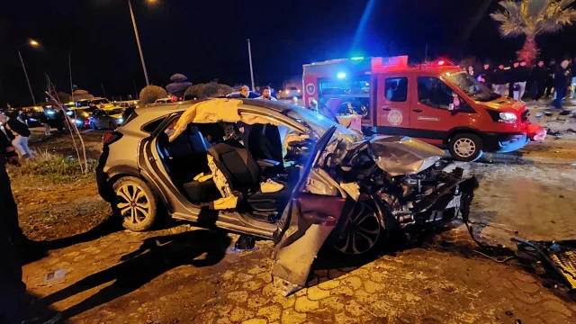 Bursa'da Feci Kaza: İki Otomobil Kafa Kafaya Çarpıştı
