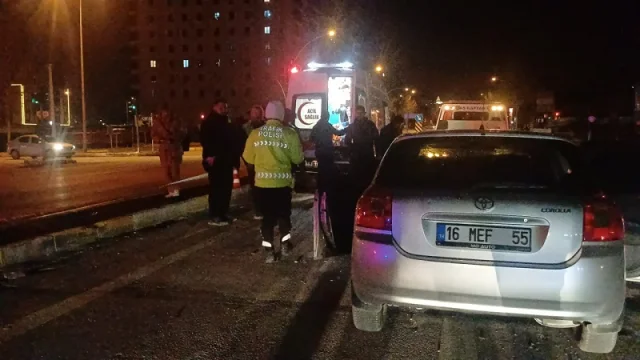  Kırmızı Işıkta Bekleyen Çekiciye Arkadan Çarptı