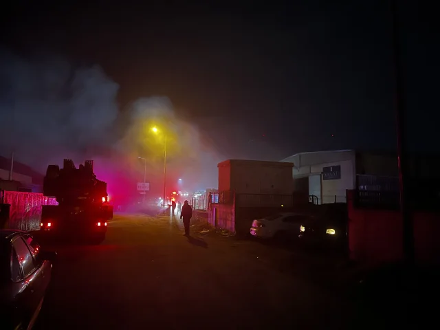 Alevler Sanayi Bölgesini Sardı: Kayseri'de Mobilya Fabrikası Yangını