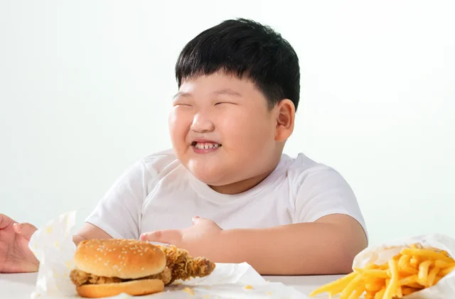 DSÖ uyardı! Okullarda çocuklar obezite tuzağında