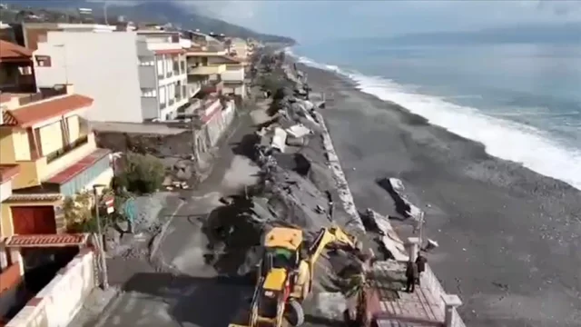 İtalya'da heyelan büyük yıkıma neden oldu! Meloni kasabayı inceledi