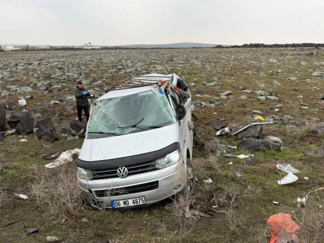 Şırnak'ta Yağışlı Havada Kontrolden Çıkan Minibüs Takla Attı