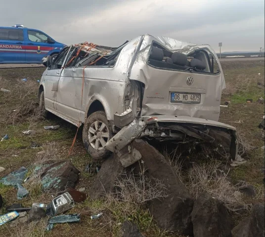 Şırnak'ta Yağışlı Havada Kontrolden Çıkan Minibüs Takla Attı