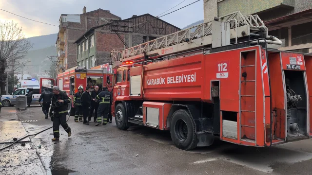 Karabük'te Apartmanın Son Katında Yangın: Daire Kullanılamaz Hale Geldi