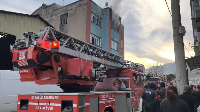 Karabük'te Apartmanın Son Katında Yangın: Daire Kullanılamaz Hale Geldi