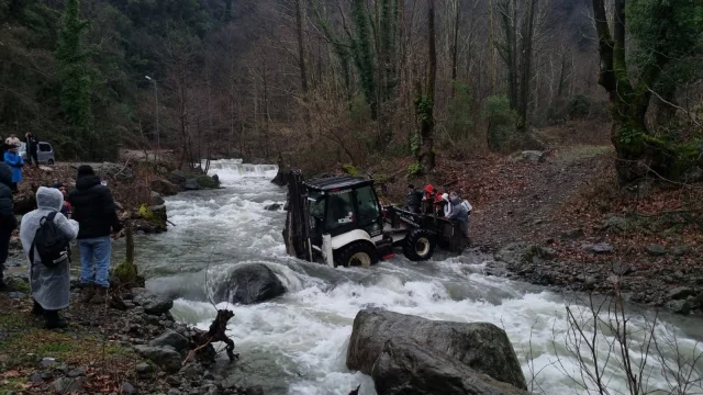 Yalova'da Derede Mahsur Kalan 19 Kişi Kurtarıldı