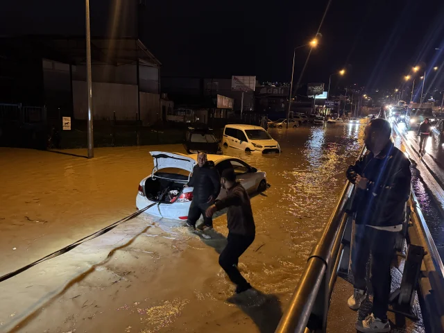 Aydın'da kuvvetli yağış sonrası su baskınları yaşandı