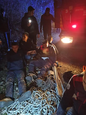 Toprak kayarken kepçeden atladı, 200 metrelik uçurumdan yuvarlandı